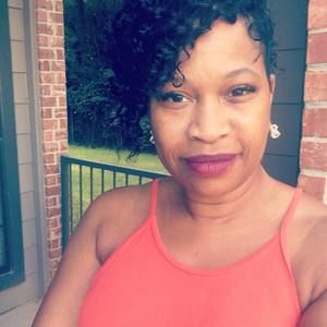 Meet your Posher, Mona